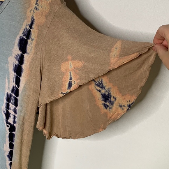 Tryst Tie Dye Shirt with flowy lettuce sleeves - Picture 4 of 5